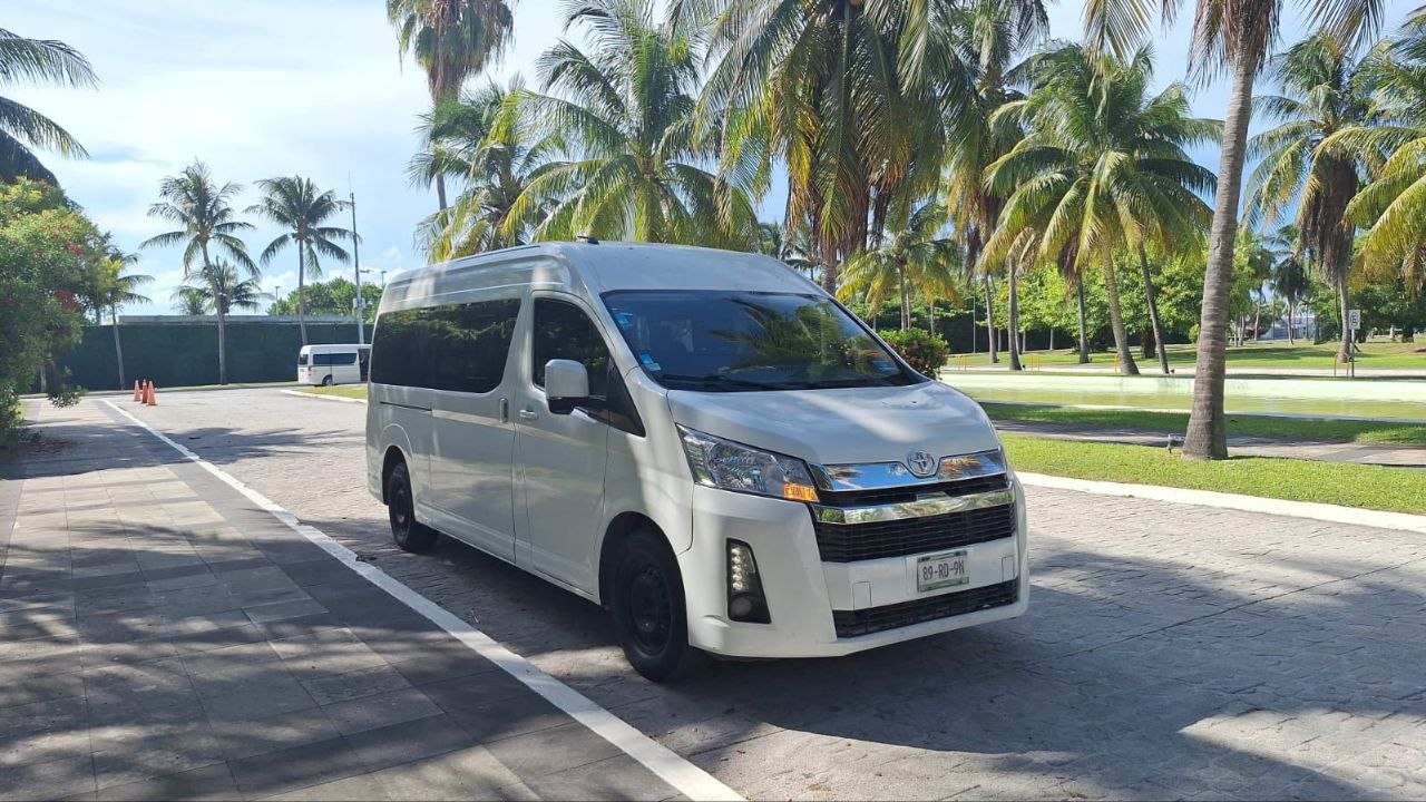 Private van for groups in the Riviera Maya